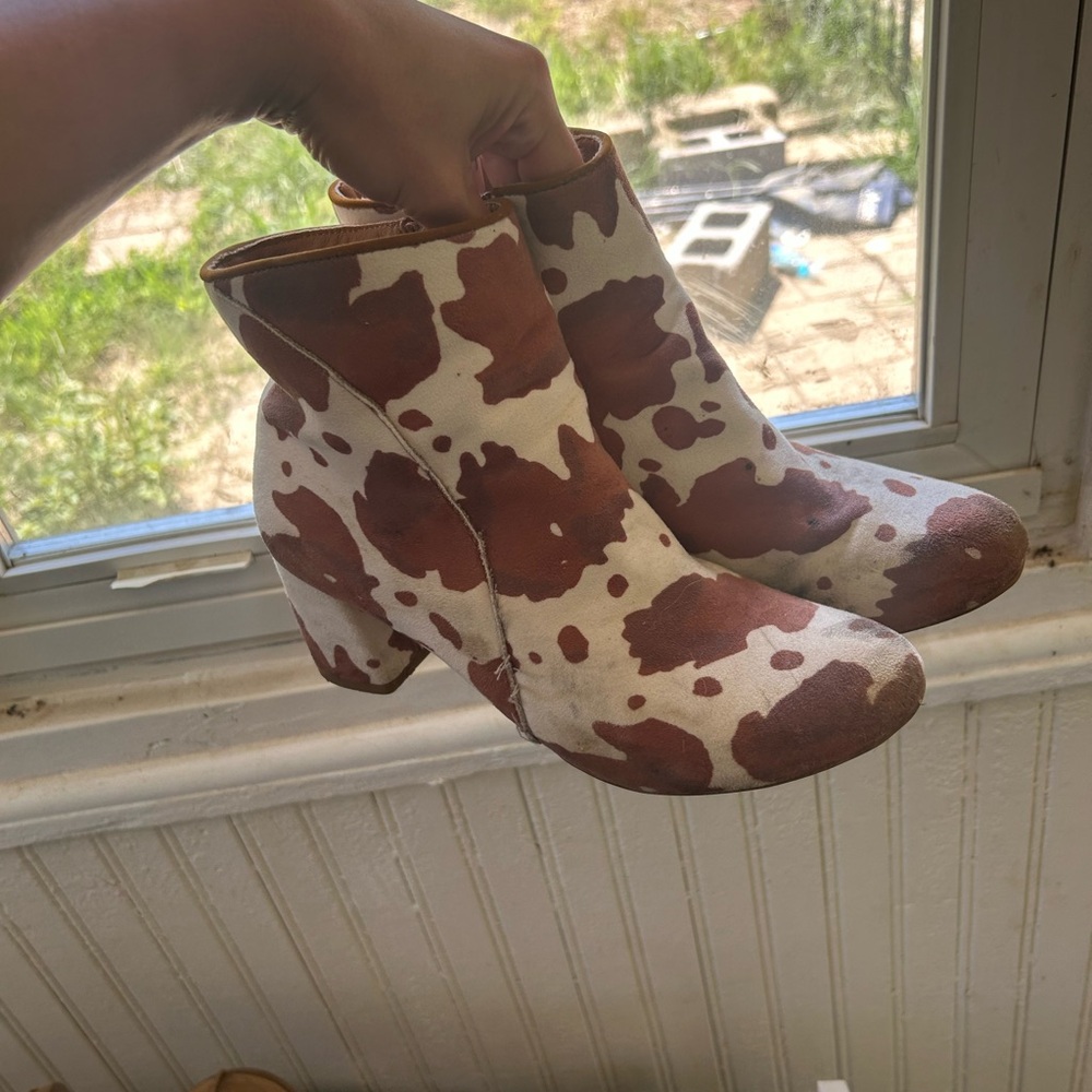 Stylish Brown and White Ankle Boots
